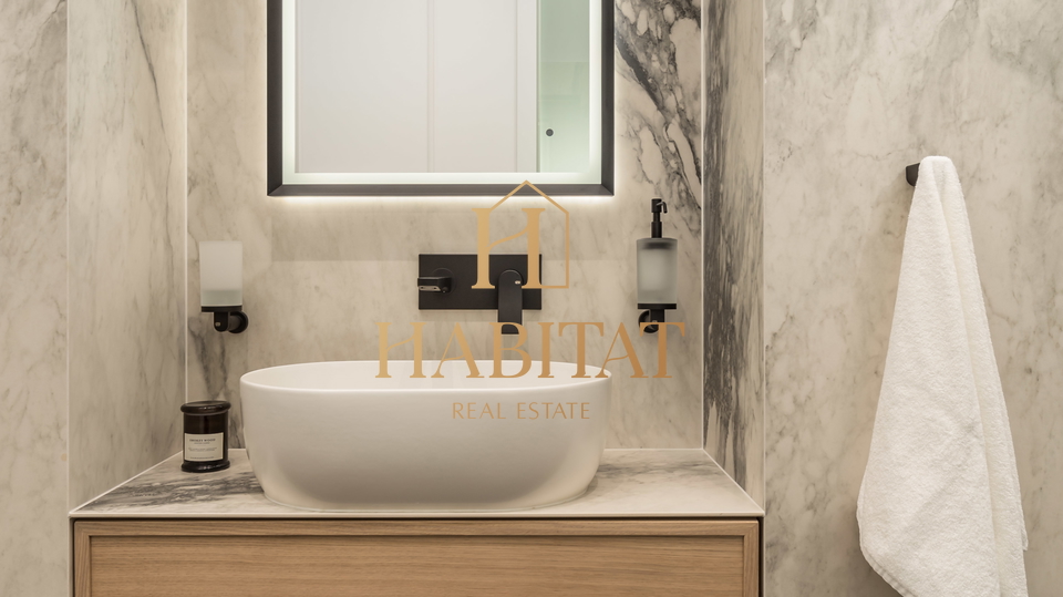 Opatija - centar&comma; luksuzan stan u povijesnoj vili&comma; 2S&plus;DB