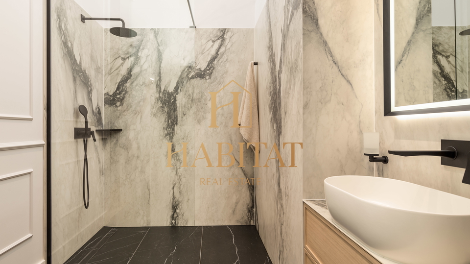 Opatija - centar&comma; luksuzan stan u povijesnoj vili&comma; 2S&plus;DB