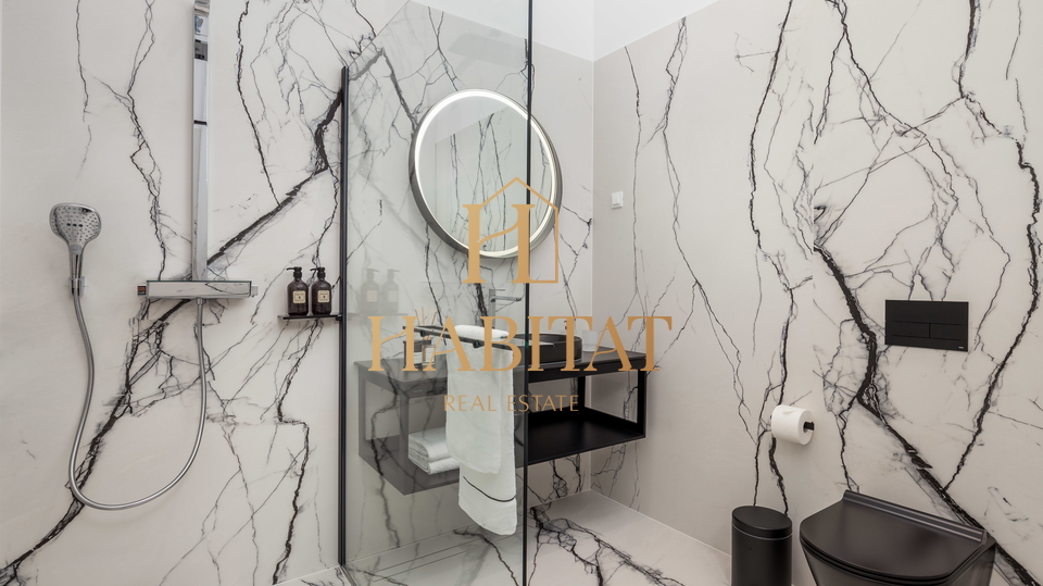 Opatija - centar&comma; luksuzan stan u povijesnoj vili&comma; 2S&plus;DB