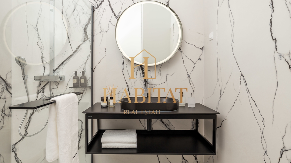 Opatija - centar&comma; luksuzan stan u povijesnoj vili&comma; 2S&plus;DB