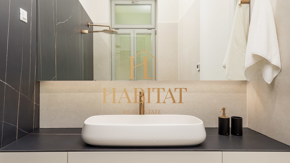 Opatija - centar&comma; luksuzan stan u povijesnoj vili&comma; 2S&plus;DB