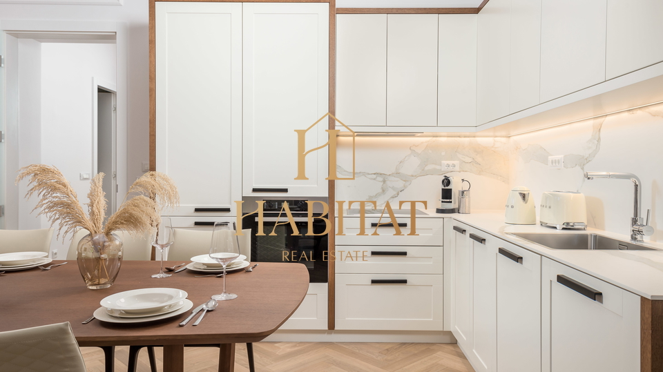 Opatija - centar&comma; luksuzan stan u povijesnoj vili&comma; 2S&plus;DB