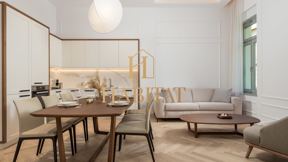 Opatija - centar&comma; luksuzan stan u povijesnoj vili&comma; 2S&plus;DB