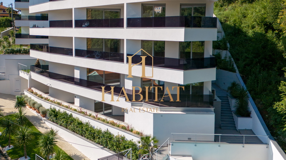 Opatija, novogradnja sa 7 stanova, garažom i bazenom