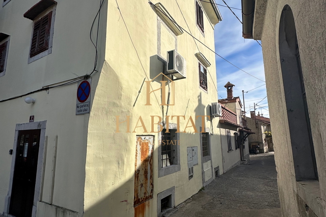 House, 290 m2, For Sale, Kastav