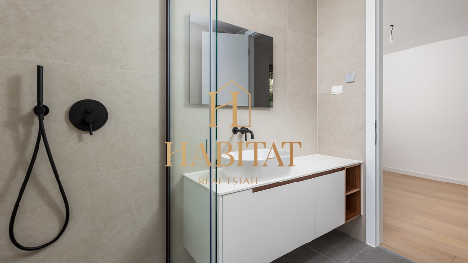 Opatija, stan 2S+DB s bazenom i pogledom na more