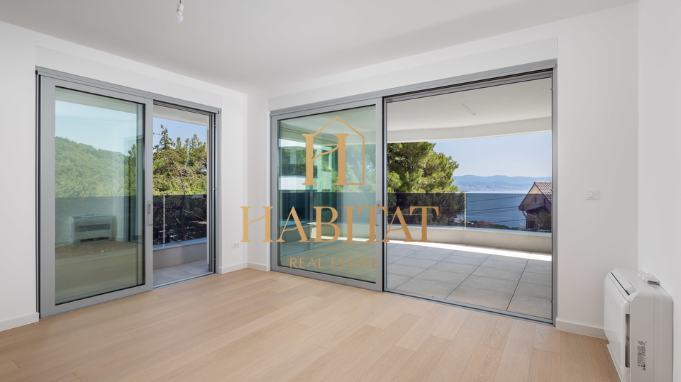 Opatija, stan 2S+DB s bazenom i pogledom na more