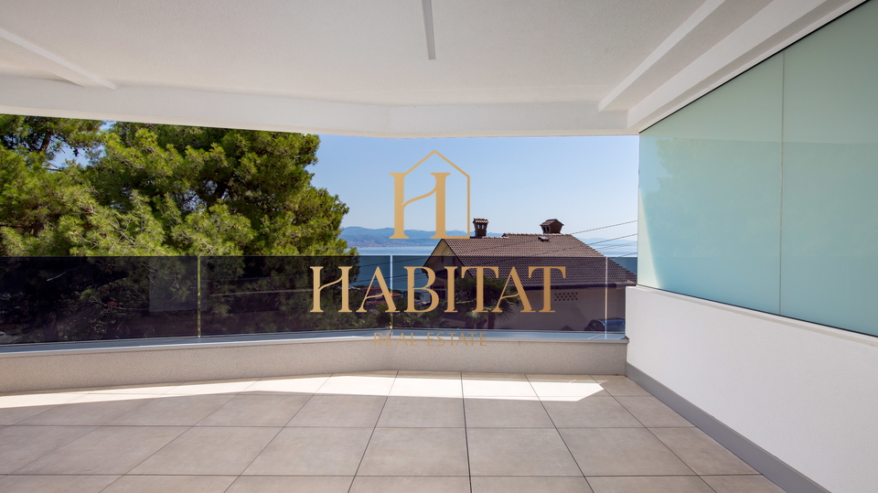 Opatija, stan 2S+DB s bazenom i pogledom na more