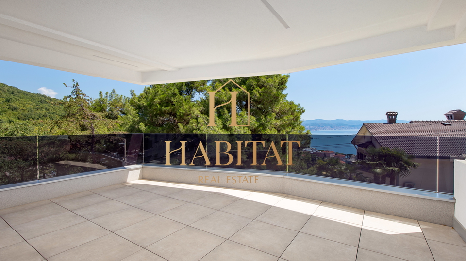 Opatija, stan 2S+DB s bazenom i pogledom na more