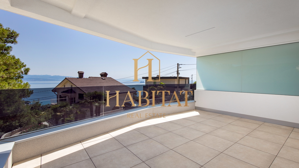 Opatija, stan 2S+DB s bazenom i pogledom na more