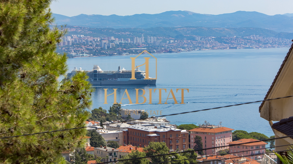 Opatija, stan 2S+DB s bazenom i pogledom na more