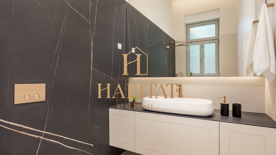 Opatija - centar&comma; luksuzan stan u povijesnoj vili&comma; 2S&plus;DB