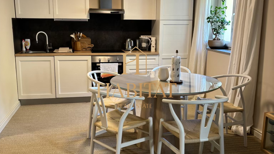 Opatija - centar&comma; predivan stan&comma; 1S&plus;DB&comma; 46m2