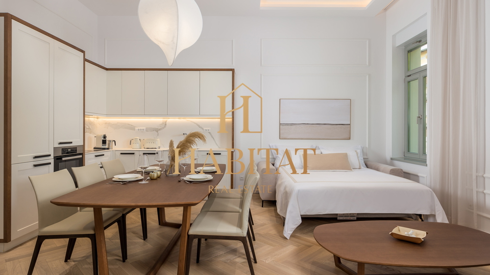 Opatija - centar&comma; luksuzan stan u povijesnoj vili&comma; 2S&plus;DB