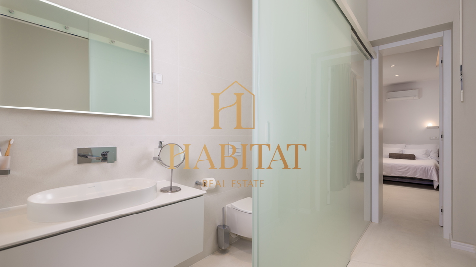 Opatija - centar&comma; luksuzan stan u povijesnoj vili&comma; 2S&plus;DB