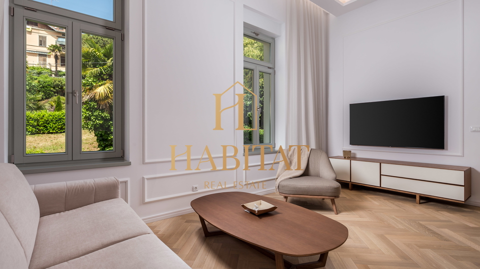 Opatija - centar&comma; luksuzan stan u povijesnoj vili&comma; 2S&plus;DB