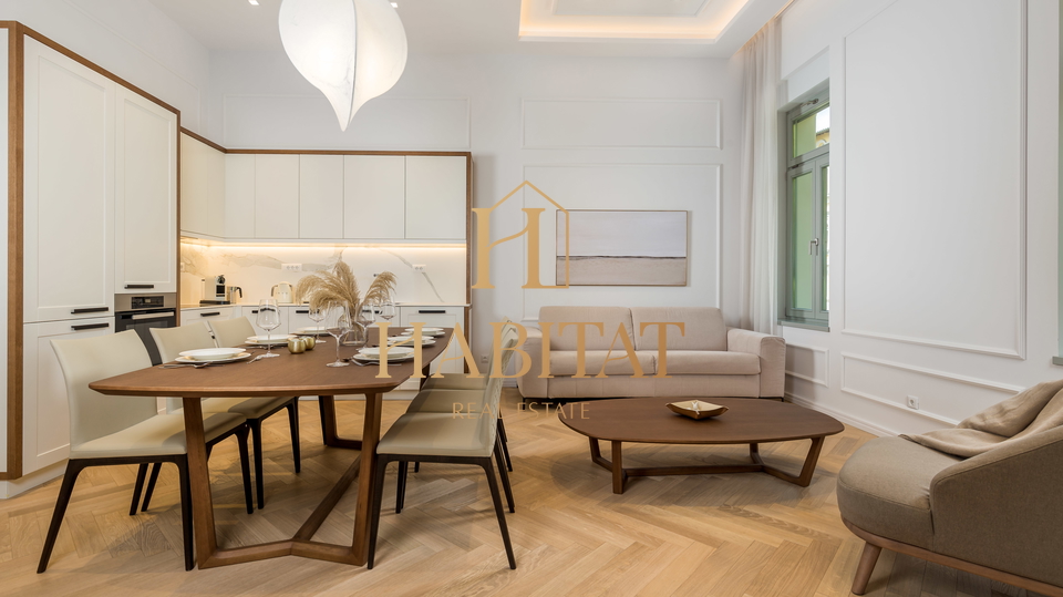 Opatija - centar&comma; luksuzan stan u povijesnoj vili&comma; 2S&plus;DB