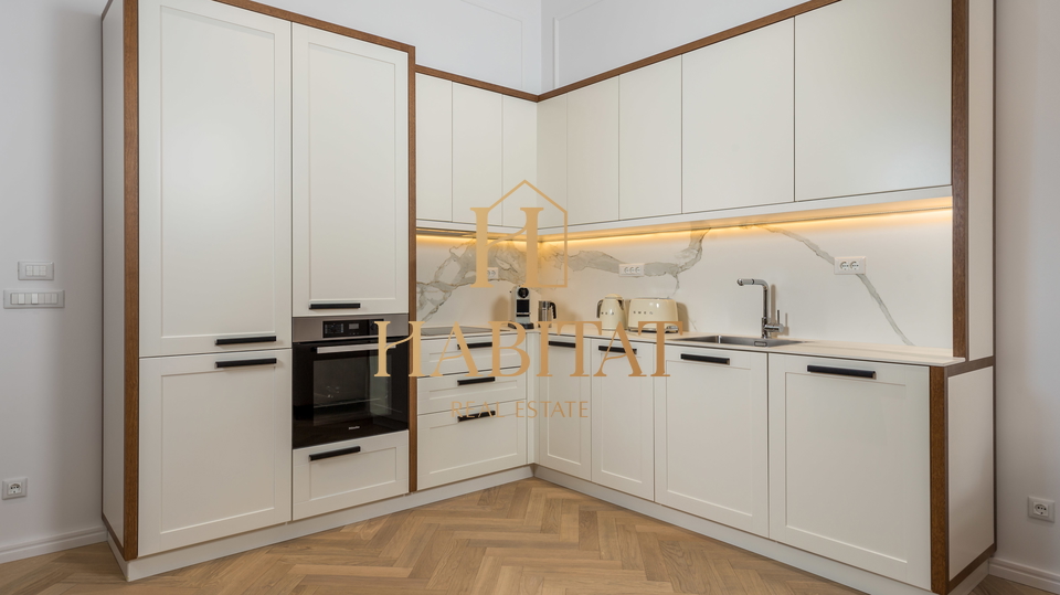 Opatija - centar&comma; luksuzan stan u povijesnoj vili&comma; 2S&plus;DB