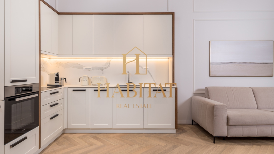 Opatija - centar&comma; luksuzan stan u povijesnoj vili&comma; 2S&plus;DB