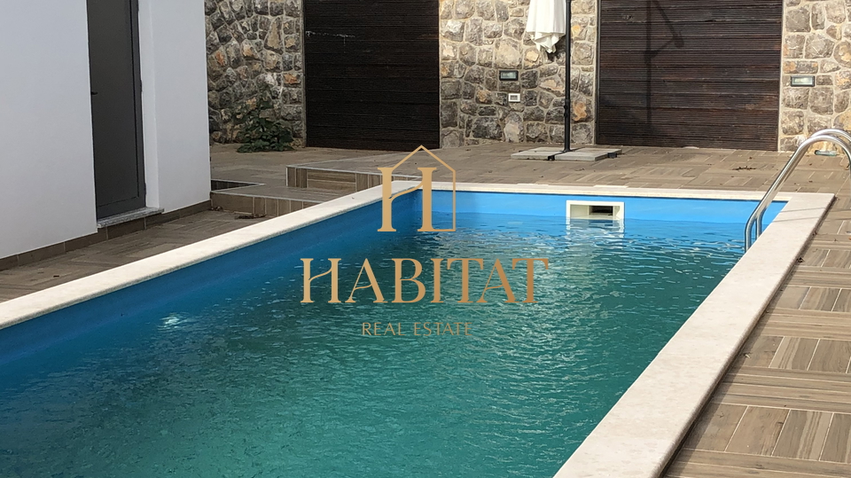 Opatija - I&ccaron;i&cacute;i&comma;  luksuzna ku&cacute;a s bazenom i pogledom na more