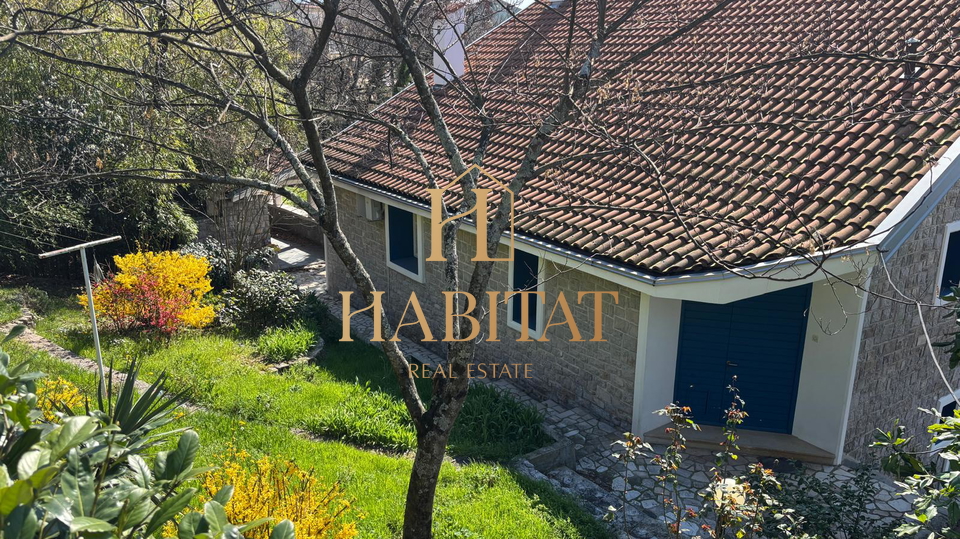 Matulji&comma; samostoje&cacute;a ku&cacute;a s bazenom&comma; 250 m2