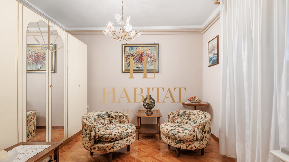 Kastav, samostojeća kuća s 3 stana i bazenom