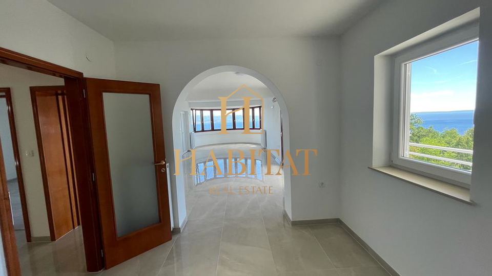 Opatija&comma; stan s pogledom na Kvarner&comma; 2S&plus;DB&comma; 150 m2