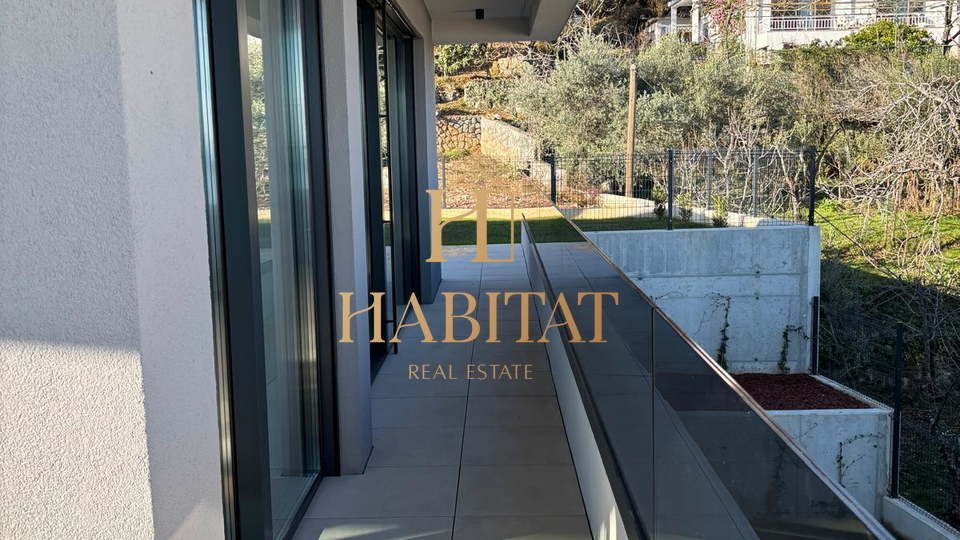 Lovran&comma; stan s vrtom u novogradnji&comma; 3S&plus;DB&comma; 207&comma;10 m2