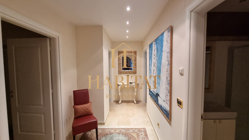 Opatija - I&ccaron;i&cacute;i&comma; eta&zcaron;a vile s velikom terasom i pogledom na more