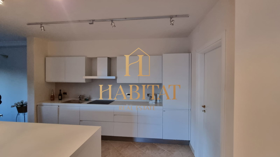 Opatija - I&ccaron;i&cacute;i&comma; eta&zcaron;a vile s velikom terasom i pogledom na more