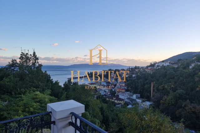 Opatija - Ičići, etaža vile s velikom terasom i pogledom na more