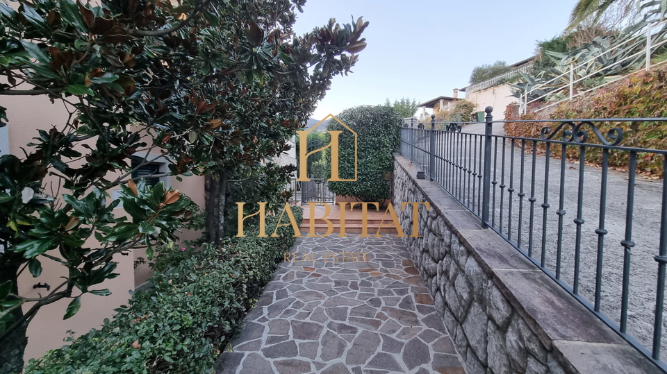 Opatija - I&ccaron;i&cacute;i&comma; eta&zcaron;a vile s velikom terasom i pogledom na more