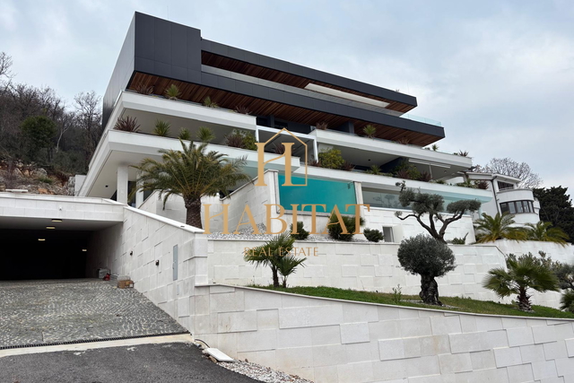 Opatija, luksuzni stan s bazenom, vrtom i pogledom na more