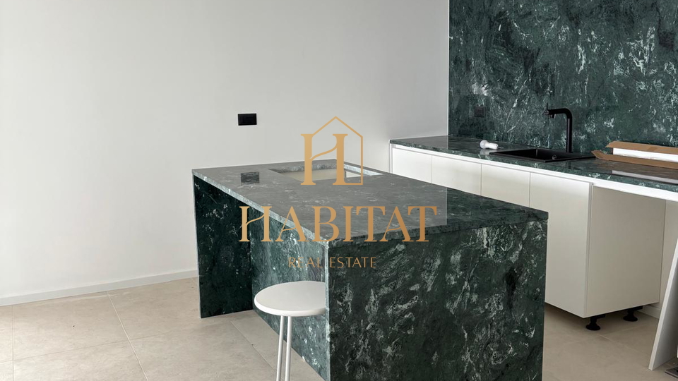 Opatija&comma; luksuzni stan s bazenom&comma; vrtom i pogledom na more