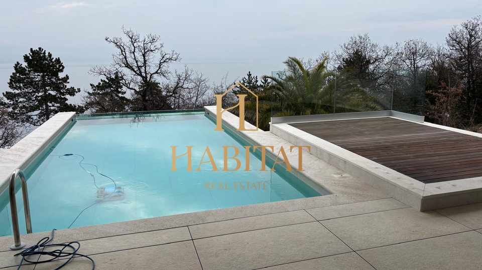 Opatija&comma; luksuzni stan s bazenom&comma; vrtom i pogledom na more