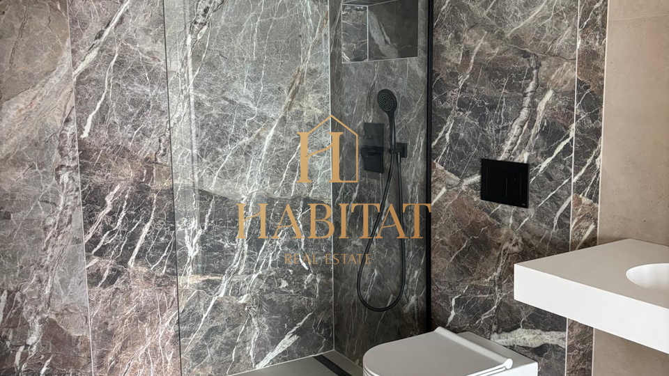 Opatija&comma; luksuzni stan s bazenom&comma; vrtom i pogledom na more