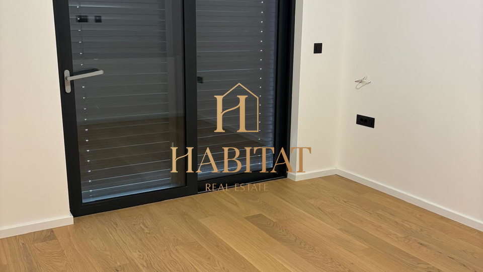 Opatija&comma; luksuzni stan s bazenom&comma; vrtom i pogledom na more