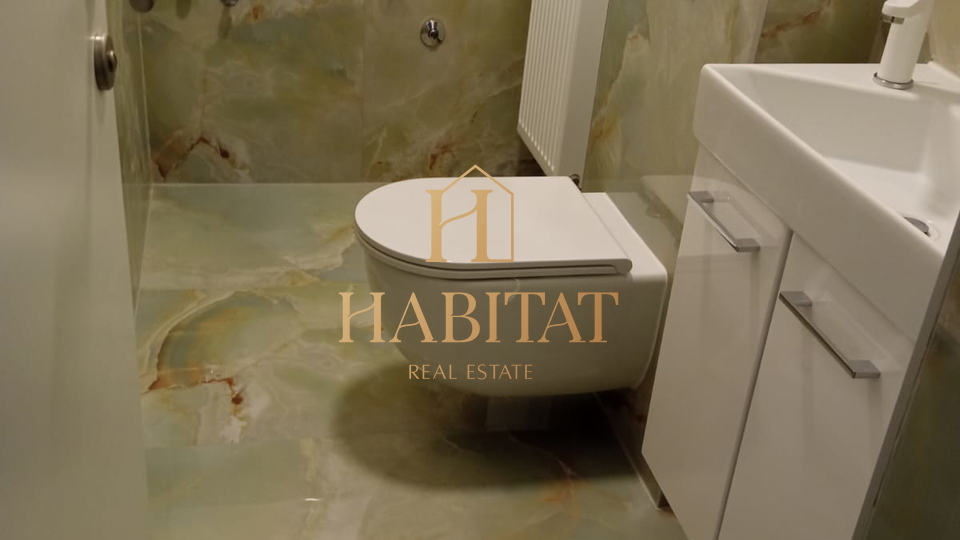 Zagreb&comma; Maksimir&comma; ku&cacute;a u nizu s gara&zcaron;om i dvori&scaron;tem