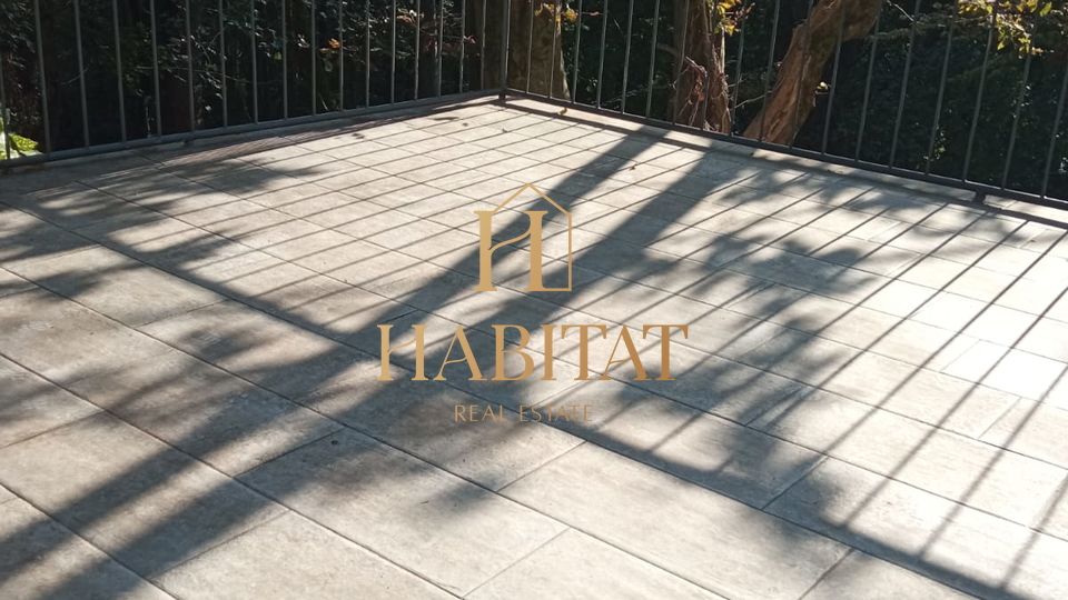 Zagreb&comma; Maksimir&comma; ku&cacute;a u nizu s gara&zcaron;om i dvori&scaron;tem