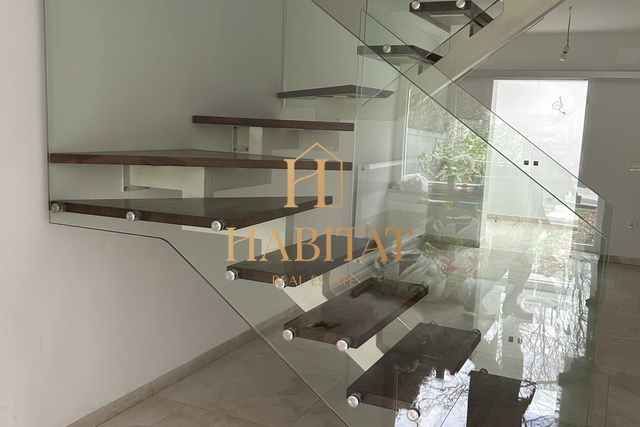 Zagreb, Maksimir, kuća u nizu s garažom i dvorištem