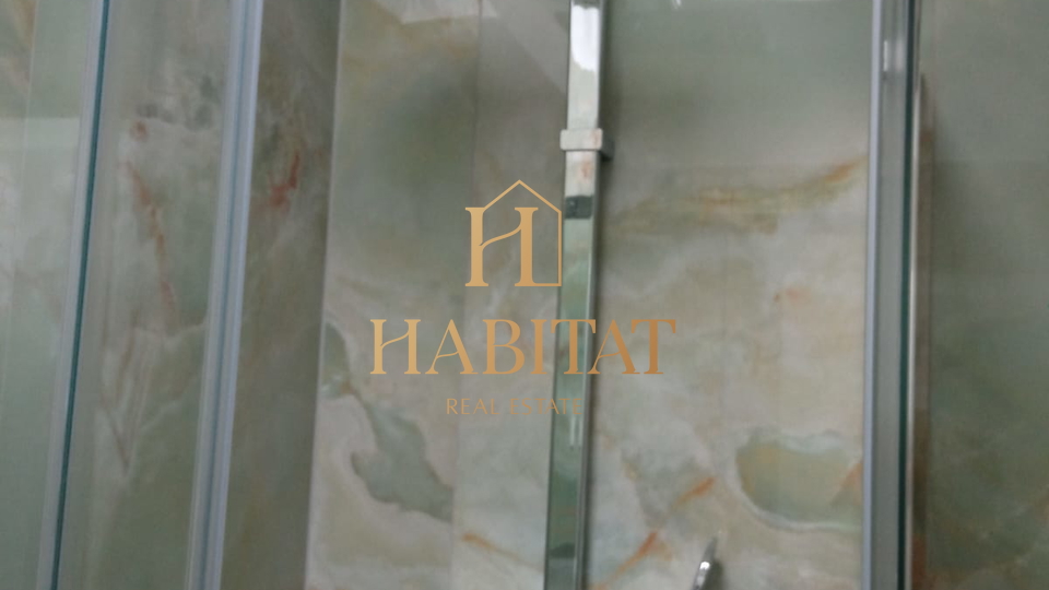 Zagreb&comma; Maksimir&comma; ku&cacute;a u nizu s gara&zcaron;om i dvori&scaron;tem