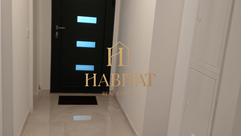 Zagreb&comma; Maksimir&comma; ku&cacute;a u nizu s gara&zcaron;om i dvori&scaron;tem