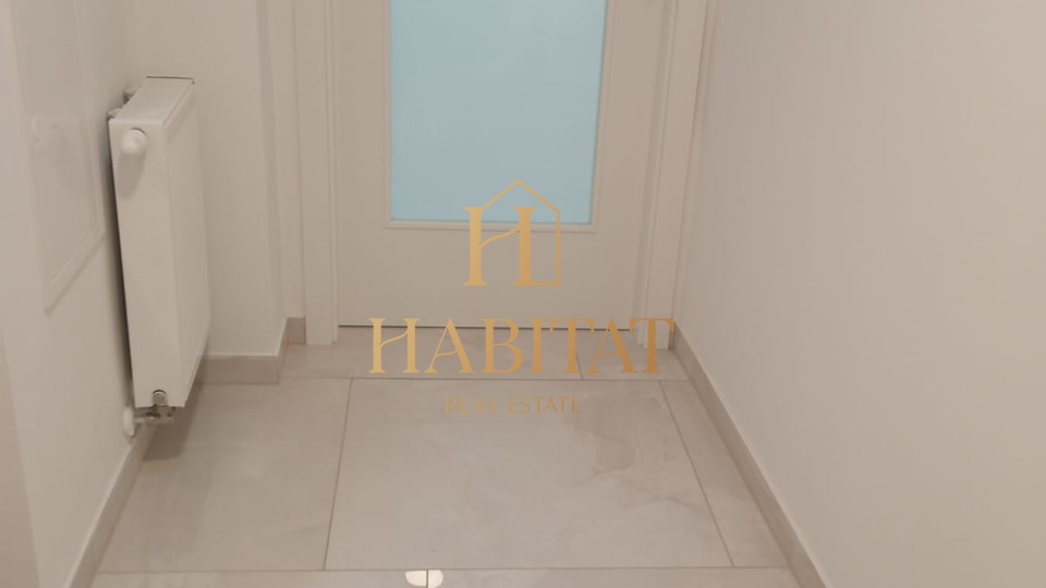 Zagreb&comma; Maksimir&comma; ku&cacute;a u nizu s gara&zcaron;om i dvori&scaron;tem