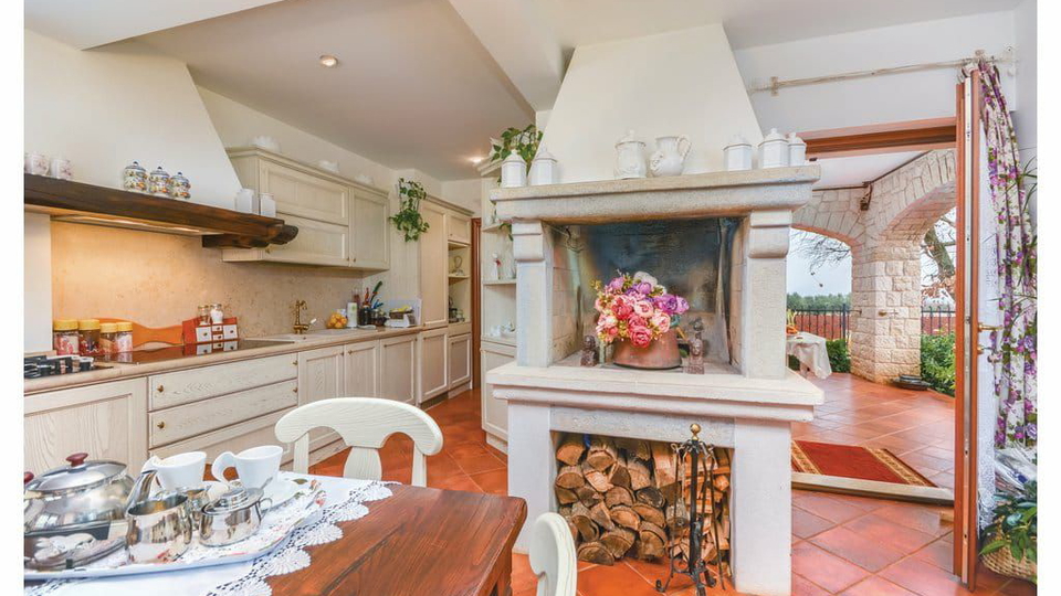 EKSLUZIVNA VILLA SA BAZENOM I PREKRASNIM POGLEDOM  NA MORE&comma; PORE&Ccaron;