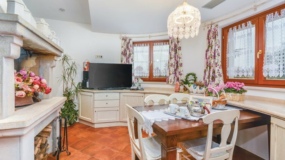 EKSLUZIVNA VILLA SA BAZENOM I PREKRASNIM POGLEDOM  NA MORE&comma; PORE&Ccaron;