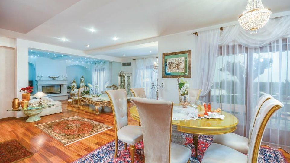 EKSLUZIVNA VILLA SA BAZENOM I PREKRASNIM POGLEDOM  NA MORE&comma; PORE&Ccaron;