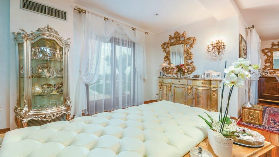 EKSLUZIVNA VILLA SA BAZENOM I PREKRASNIM POGLEDOM  NA MORE&comma; PORE&Ccaron;