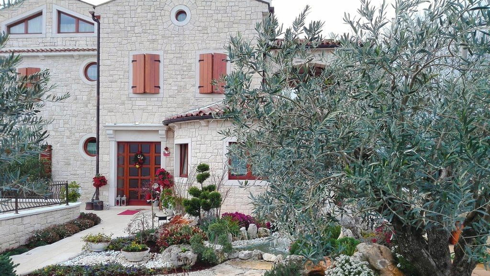 EKSLUZIVNA VILLA SA BAZENOM I PREKRASNIM POGLEDOM  NA MORE&comma; PORE&Ccaron;