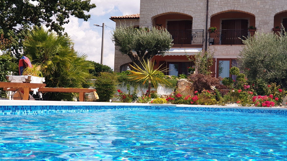 EKSLUZIVNA VILLA SA BAZENOM I PREKRASNIM POGLEDOM  NA MORE&comma; PORE&Ccaron;