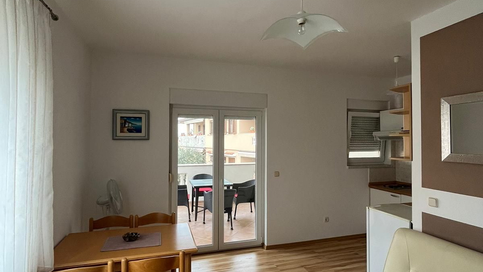 APARTMANSKA KU&Cacute;A 800 METARA OD MORA&comma; FUNTANA